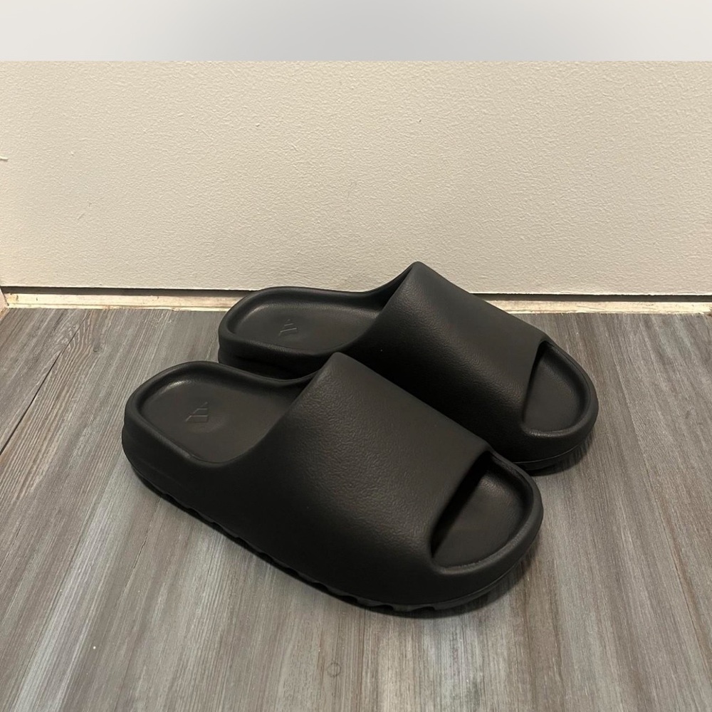 Black Yeezy Slides